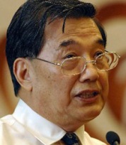 李金华：对贪污腐败手软 就是对人民的犯罪